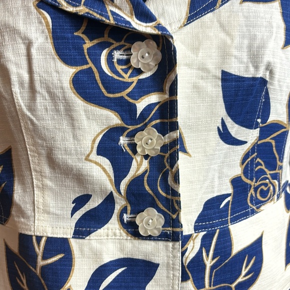 Beautiful Hana Okuba Cream Waistcoat with Blue and Gold Flowers - Picture 5 of 8